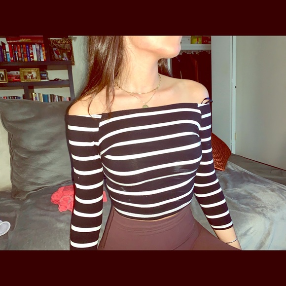 Off the shoulder half sleeve - Picture 1 of 1